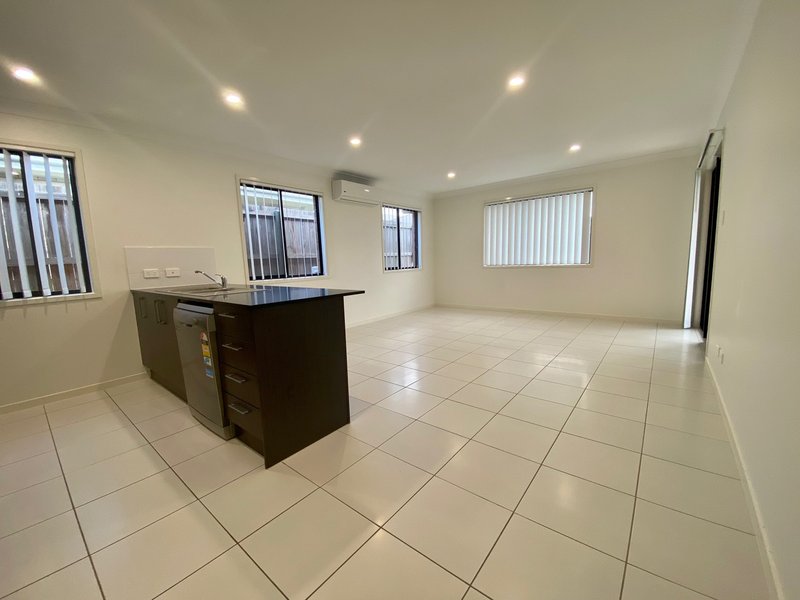 Photo - 55 Flora Terrace, Pimpama QLD 4209 - Image 3