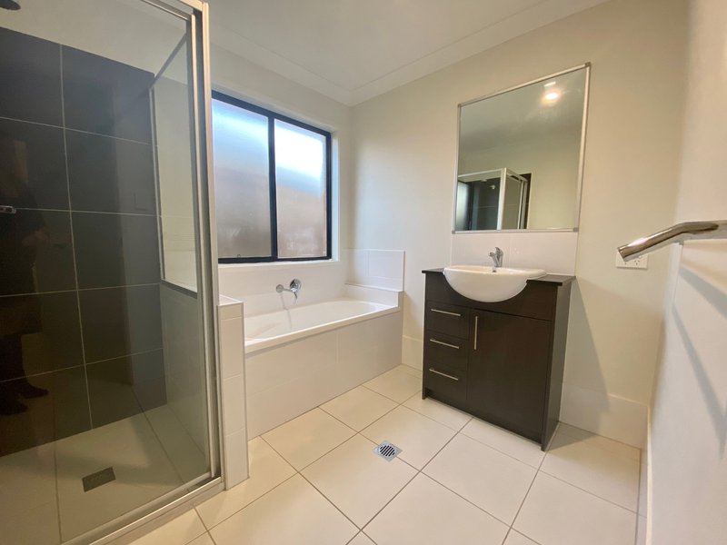 Photo - 55 Flora Terrace, Pimpama QLD 4209 - Image 8