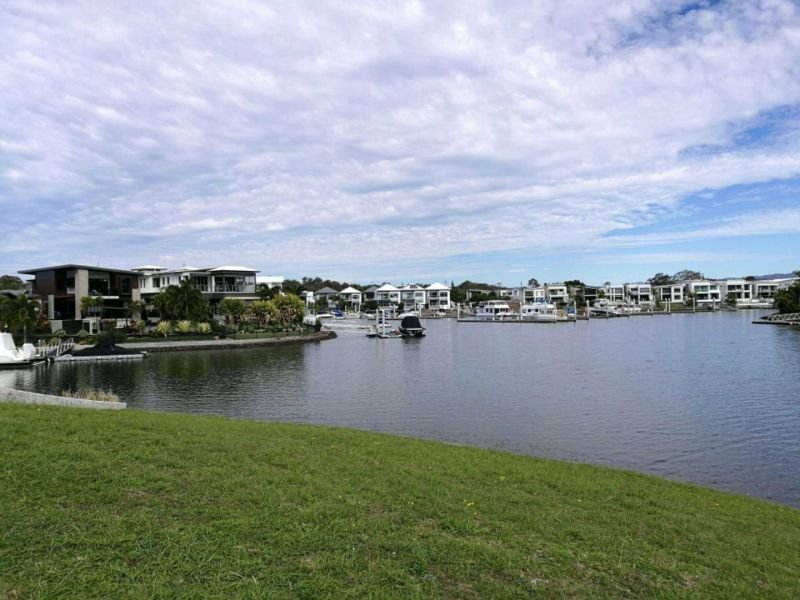 Photo - 55 Harbourvue Court, Helensvale QLD 4212 - Image 2