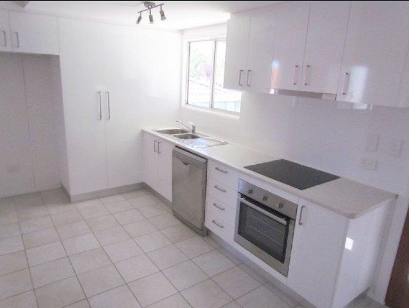 Photo - 55 Haylock Street, Wynnum QLD 4178 - Image 3