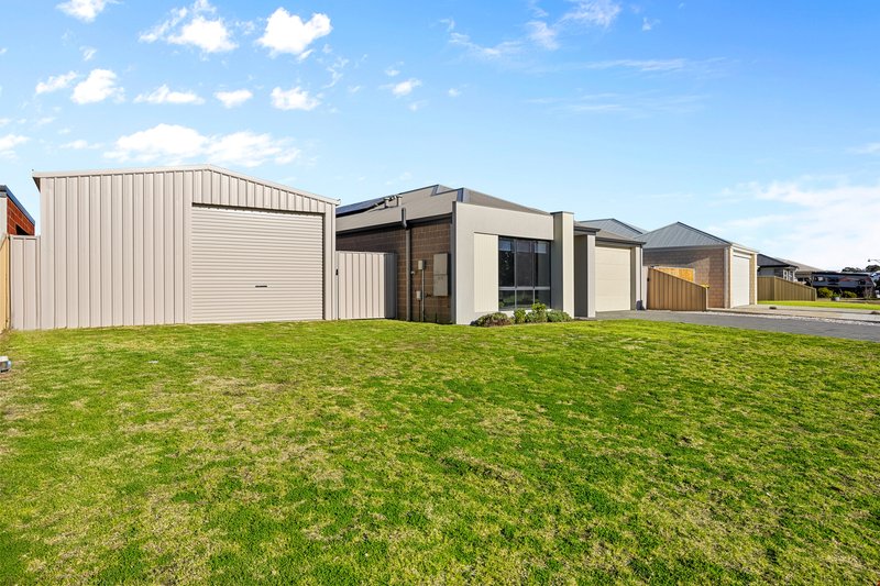 Photo - 55 Hazelgrove Crescent, Millbridge WA 6232 - Image 2