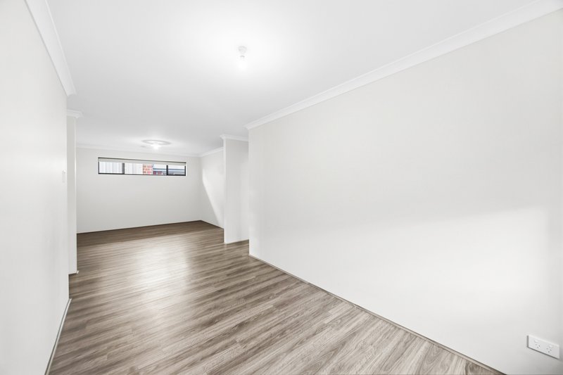 Photo - 55 Hazelgrove Crescent, Millbridge WA 6232 - Image 4