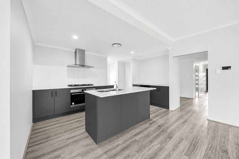 Photo - 55 Hazelgrove Crescent, Millbridge WA 6232 - Image 7