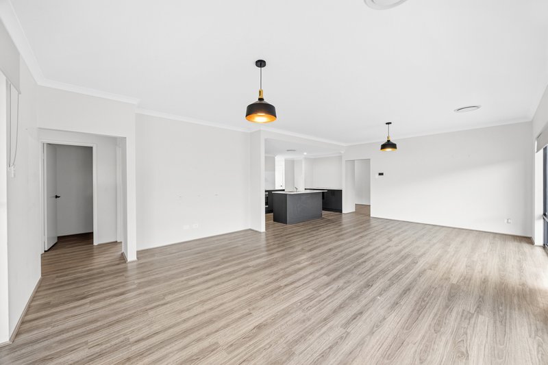 Photo - 55 Hazelgrove Crescent, Millbridge WA 6232 - Image 11