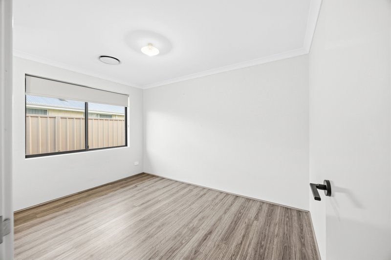 Photo - 55 Hazelgrove Crescent, Millbridge WA 6232 - Image 12