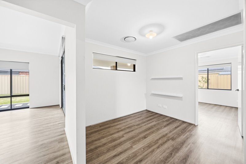 Photo - 55 Hazelgrove Crescent, Millbridge WA 6232 - Image 13