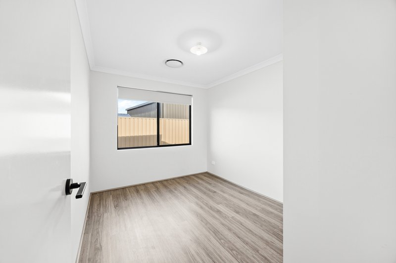 Photo - 55 Hazelgrove Crescent, Millbridge WA 6232 - Image 16