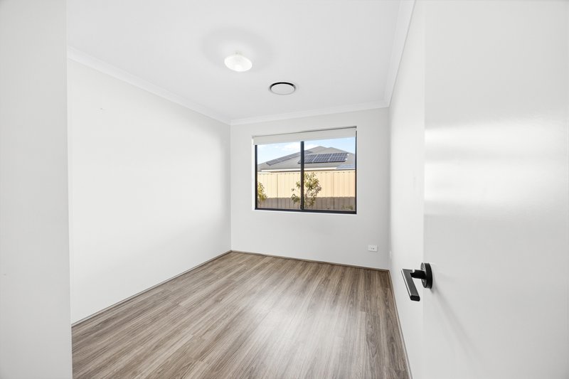 Photo - 55 Hazelgrove Crescent, Millbridge WA 6232 - Image 18