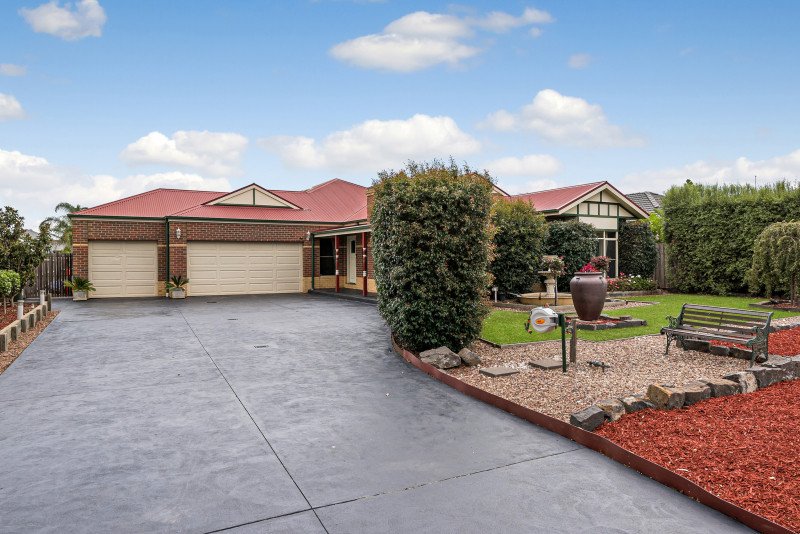 Photo - 55 Highgrove Drive, Sunbury VIC 3429 - Image 2