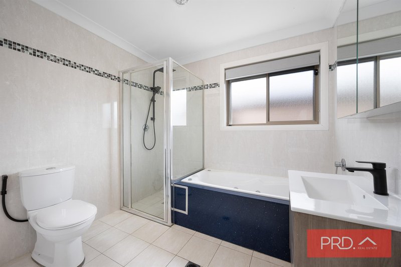 Photo - 55 Hill Road, Lurnea NSW 2170 - Image 11