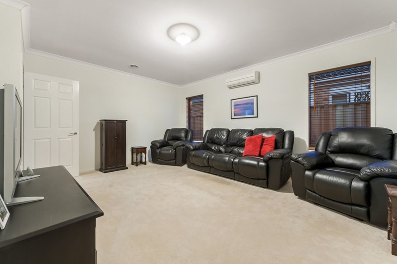 Photo - 55 Hillcrest Drive, Hillside VIC 3037 - Image 10