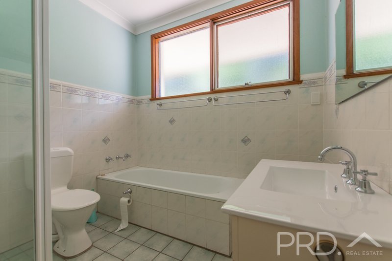 Photo - 55 Howick Street, Tumut NSW 2720 - Image 10