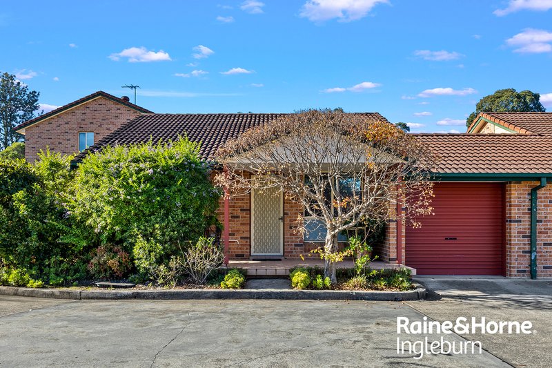 Photo - 5/5 Jacquinot Place, Glenfield NSW 2167 - Image 1