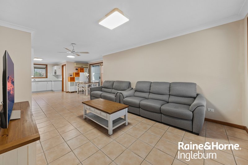 Photo - 5/5 Jacquinot Place, Glenfield NSW 2167 - Image 2