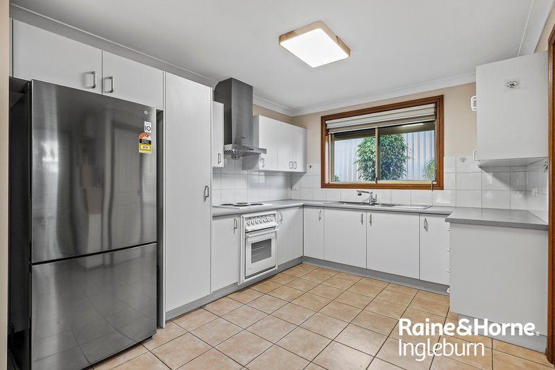 Photo - 5/5 Jacquinot Place, Glenfield NSW 2167 - Image 3