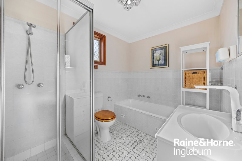 Photo - 5/5 Jacquinot Place, Glenfield NSW 2167 - Image 5