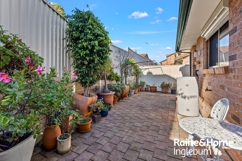 Photo - 5/5 Jacquinot Place, Glenfield NSW 2167 - Image 9