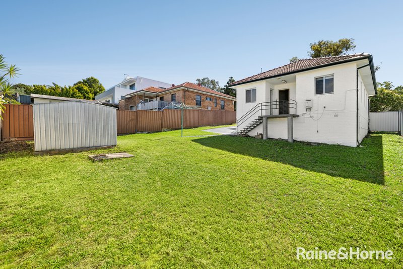 Photo - 55 Junee Crescent, Kingsgrove NSW 2208 - Image 9