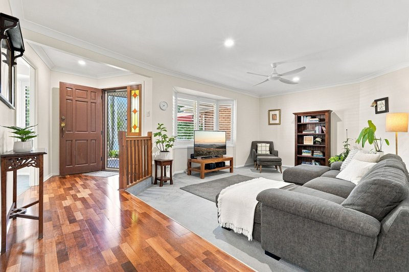 Photo - 55 Kilmorey Street, Carindale QLD 4152 - Image 3