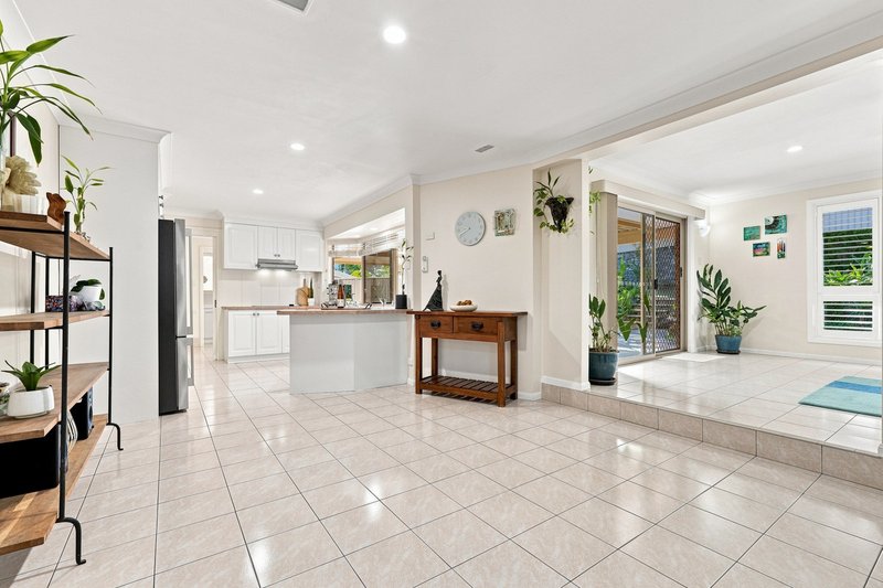 Photo - 55 Kilmorey Street, Carindale QLD 4152 - Image 10