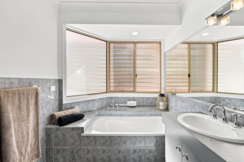 Photo - 55 Kilmorey Street, Carindale QLD 4152 - Image 25