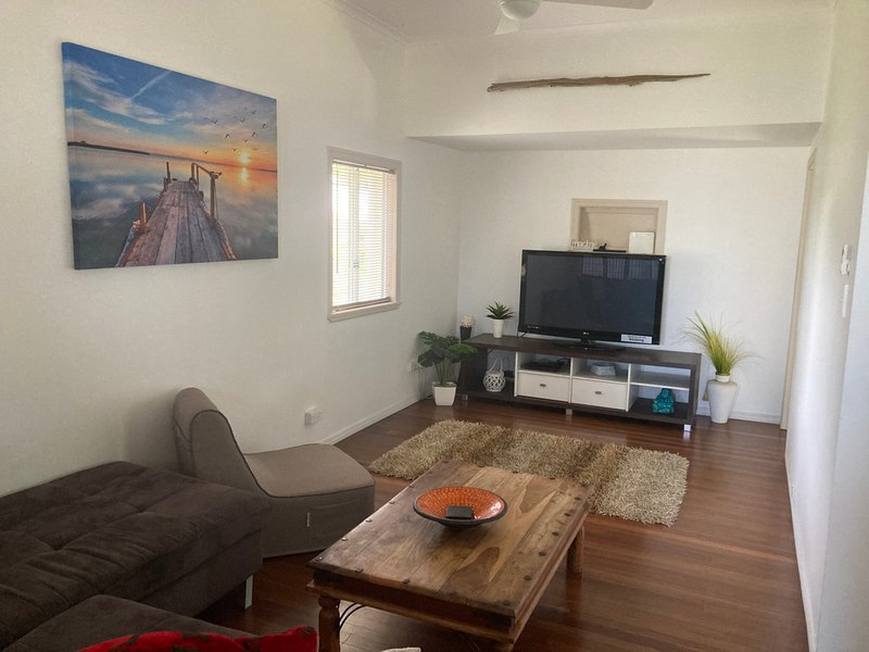 Photo - 55 King Street, Urangan QLD 4655 - Image 3