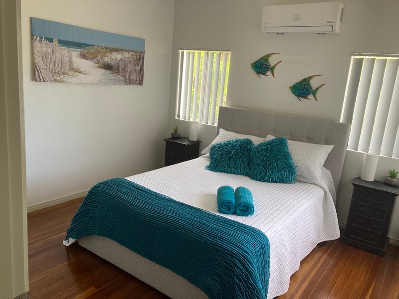 Photo - 55 King Street, Urangan QLD 4655 - Image 6