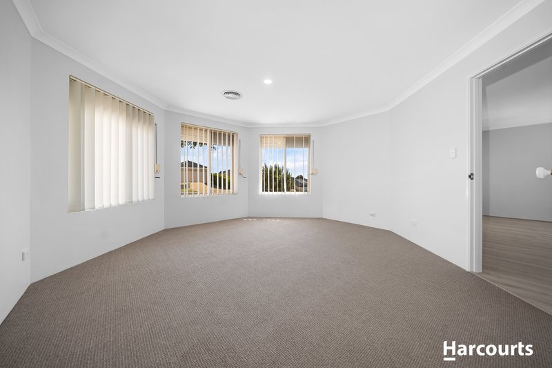 Photo - 55 Kirkstall Drive, Hocking WA 6065 - Image 14