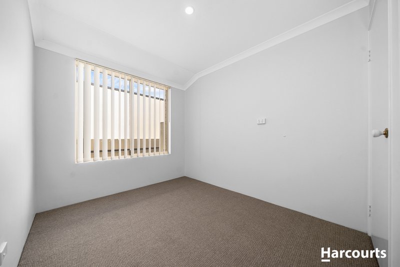 Photo - 55 Kirkstall Drive, Hocking WA 6065 - Image 16