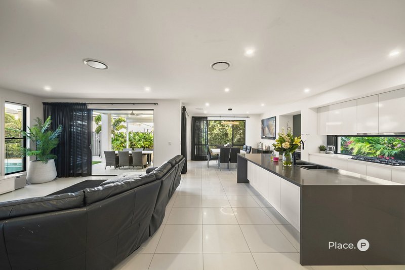 Photo - 55 Lakeview Promenade, Newport QLD 4020 - Image 9