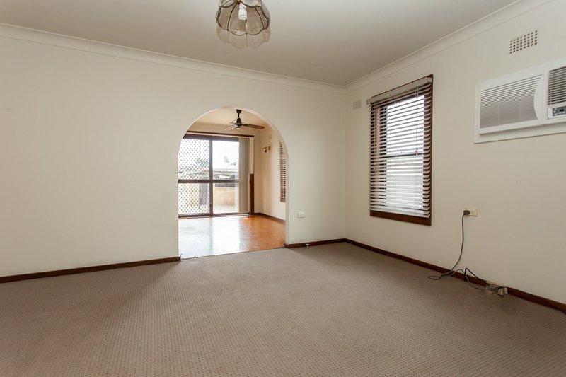 Photo - 55 Lindsay Street, Cessnock NSW 2325 - Image 6