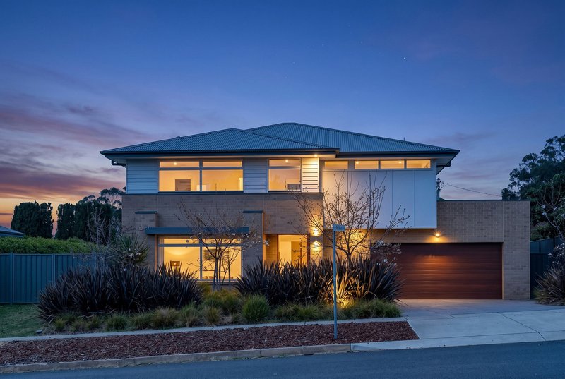 Photo - 55 Macfarland Crescent, Chifley ACT 2606 - Image 2