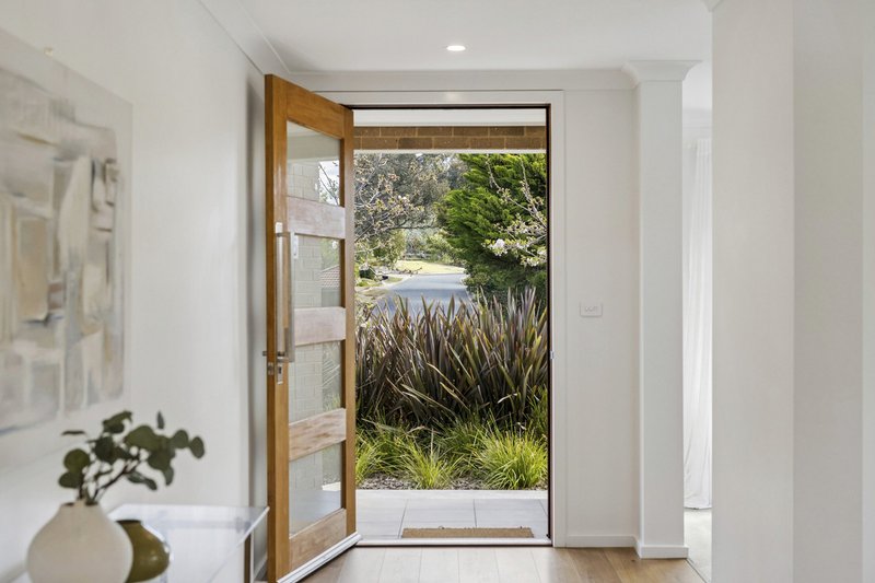 Photo - 55 Macfarland Crescent, Chifley ACT 2606 - Image 3