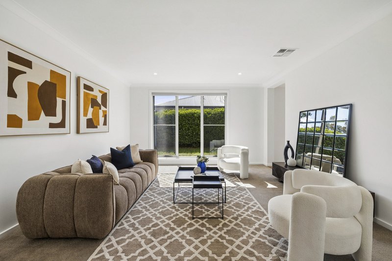 Photo - 55 Macfarland Crescent, Chifley ACT 2606 - Image 6