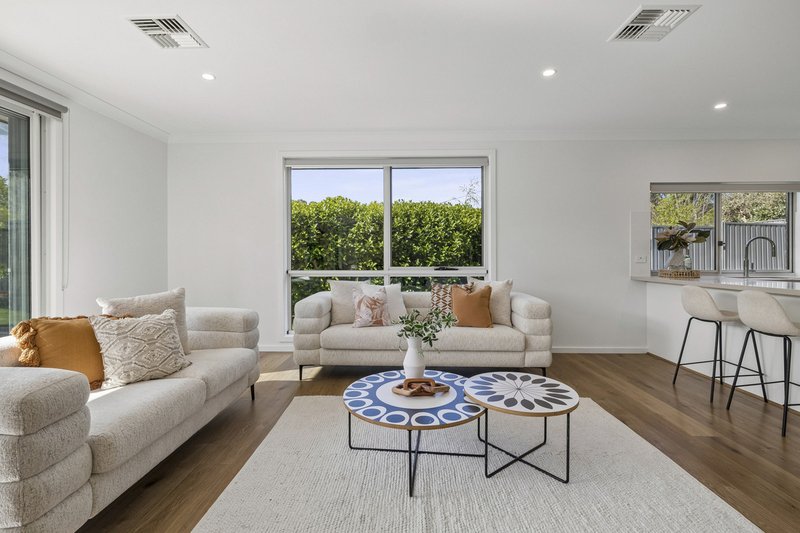 Photo - 55 Macfarland Crescent, Chifley ACT 2606 - Image 10