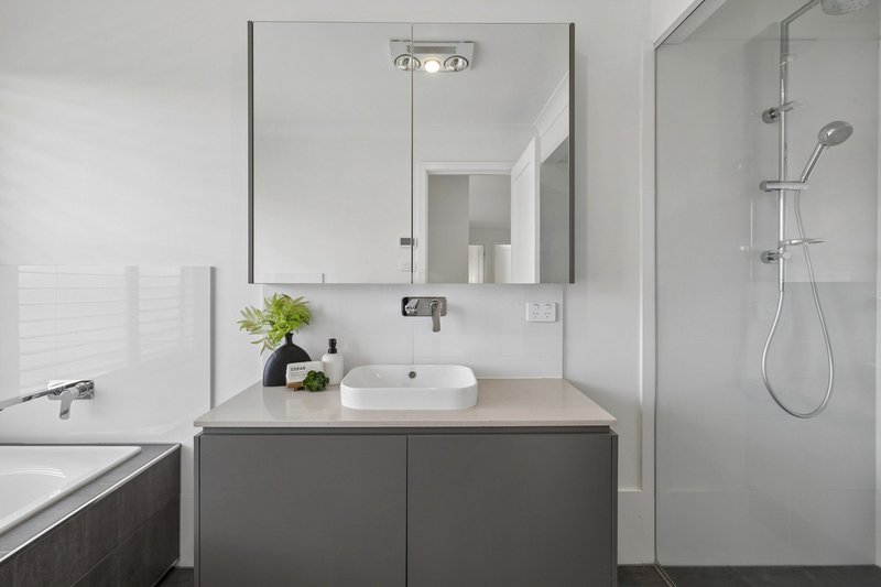 Photo - 55 Macfarland Crescent, Chifley ACT 2606 - Image 23