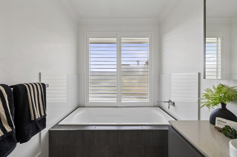 Photo - 55 Macfarland Crescent, Chifley ACT 2606 - Image 24