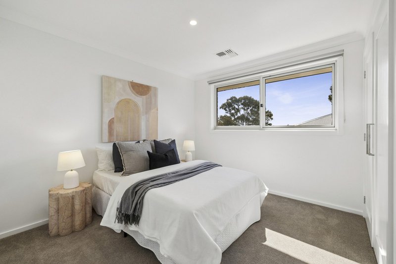 Photo - 55 Macfarland Crescent, Chifley ACT 2606 - Image 25