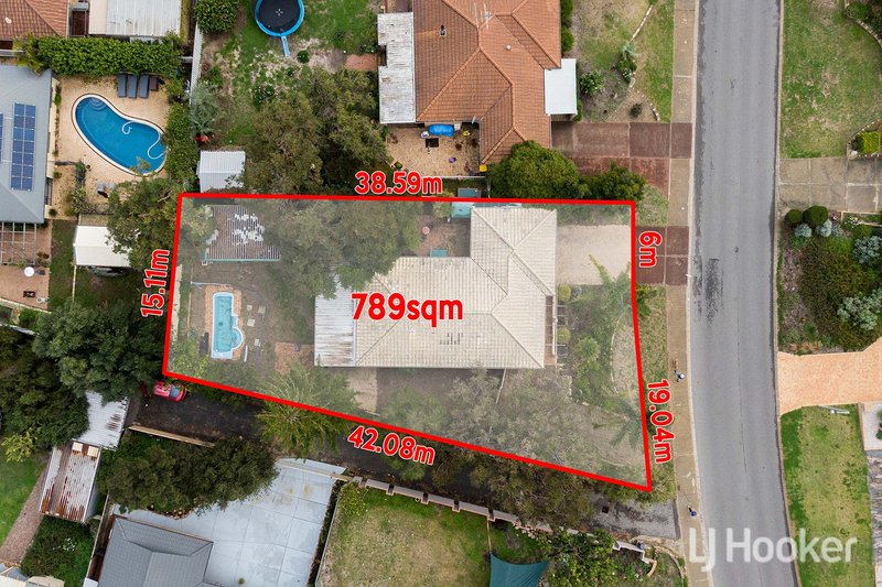 Photo - 55 Mahogany Drive, Halls Head WA 6210 - Image 2