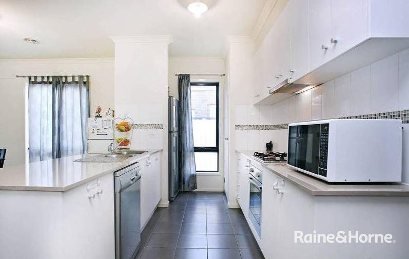 Photo - 55 Manny Paul Circuit, Burnside Heights VIC 3023 - Image 4