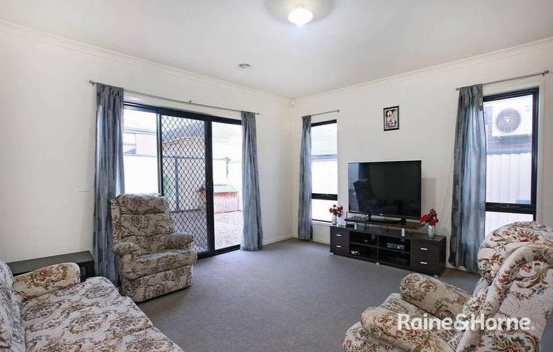 Photo - 55 Manny Paul Circuit, Burnside Heights VIC 3023 - Image 7