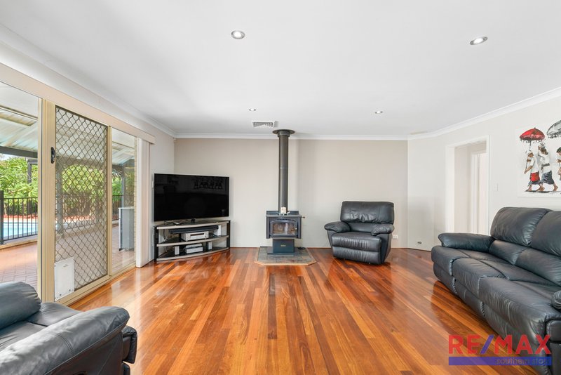 Photo - 55 Mckivett Crescent, Leeming WA 6149 - Image 15