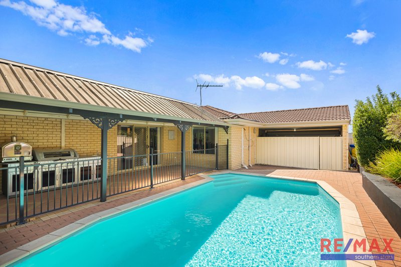 Photo - 55 Mckivett Crescent, Leeming WA 6149 - Image 24