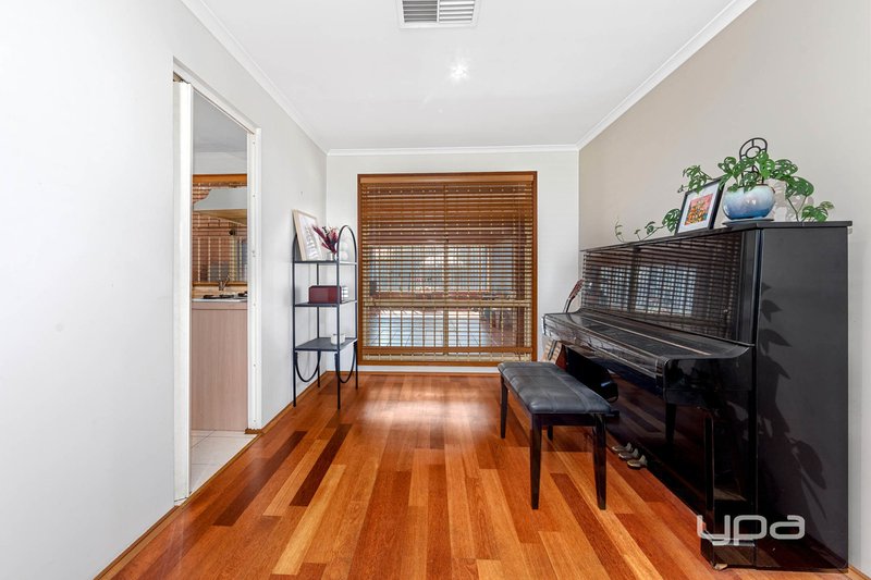 Photo - 55 Meadowbank Drive, Sunshine North VIC 3020 - Image 3