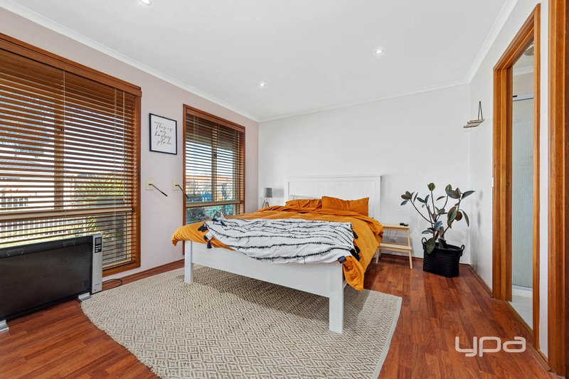 Photo - 55 Meadowbank Drive, Sunshine North VIC 3020 - Image 10