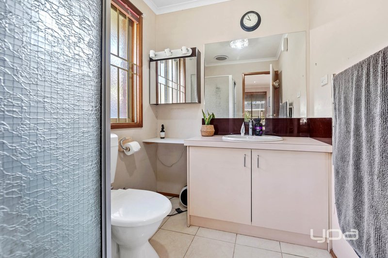 Photo - 55 Meadowbank Drive, Sunshine North VIC 3020 - Image 11