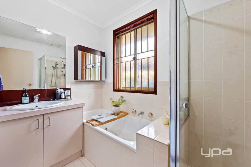 Photo - 55 Meadowbank Drive, Sunshine North VIC 3020 - Image 12