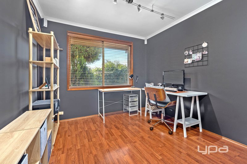 Photo - 55 Meadowbank Drive, Sunshine North VIC 3020 - Image 14