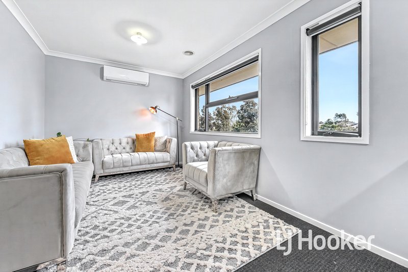 Photo - 55 Morningside Boulevard, Cranbourne West VIC 3977 - Image 3