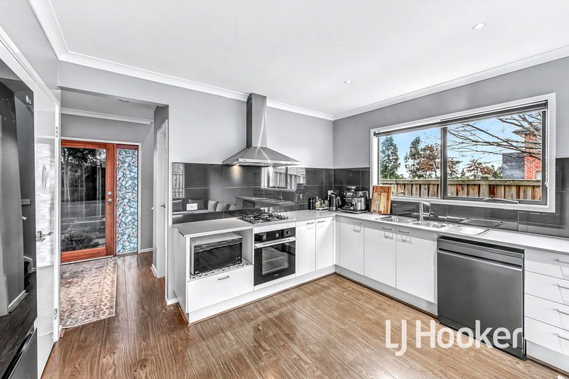 Photo - 55 Morningside Boulevard, Cranbourne West VIC 3977 - Image 6